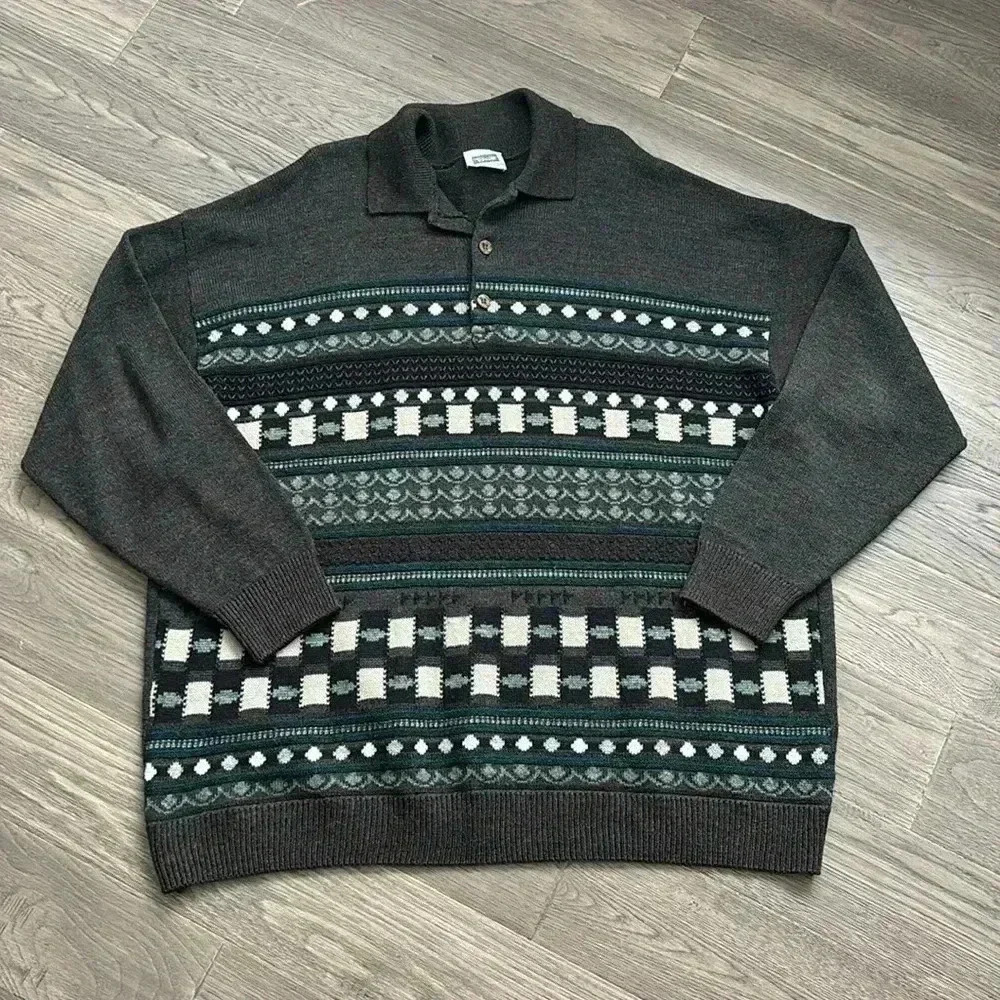 Bovet | Vintage wool blend knit crew neck sweater with buttons